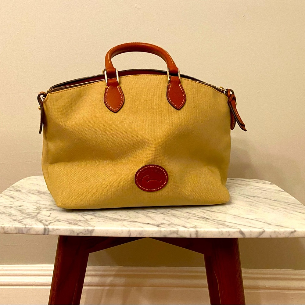 Nylon dooney and bourke purse with shoulder strap